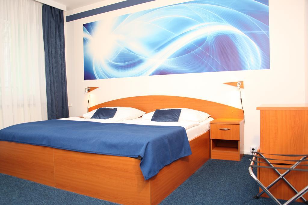 Hotel Krystal Hodonín Kültér fotó