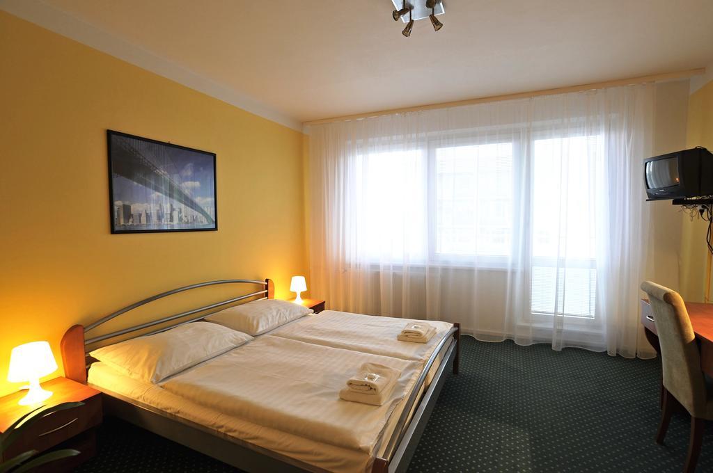 Hotel Krystal Hodonín Kültér fotó