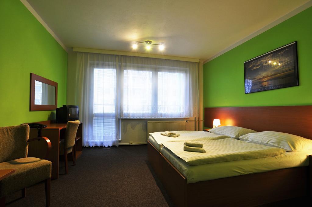 Hotel Krystal Hodonín Kültér fotó