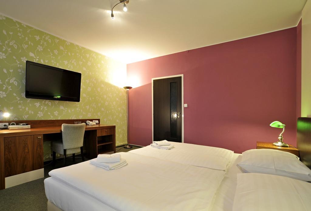 Hotel Krystal Hodonín Kültér fotó