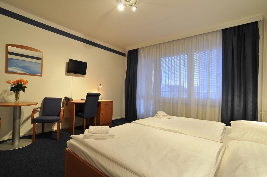 Hotel Krystal Hodonín Kültér fotó