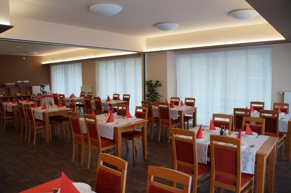 Hotel Krystal Hodonín Kültér fotó