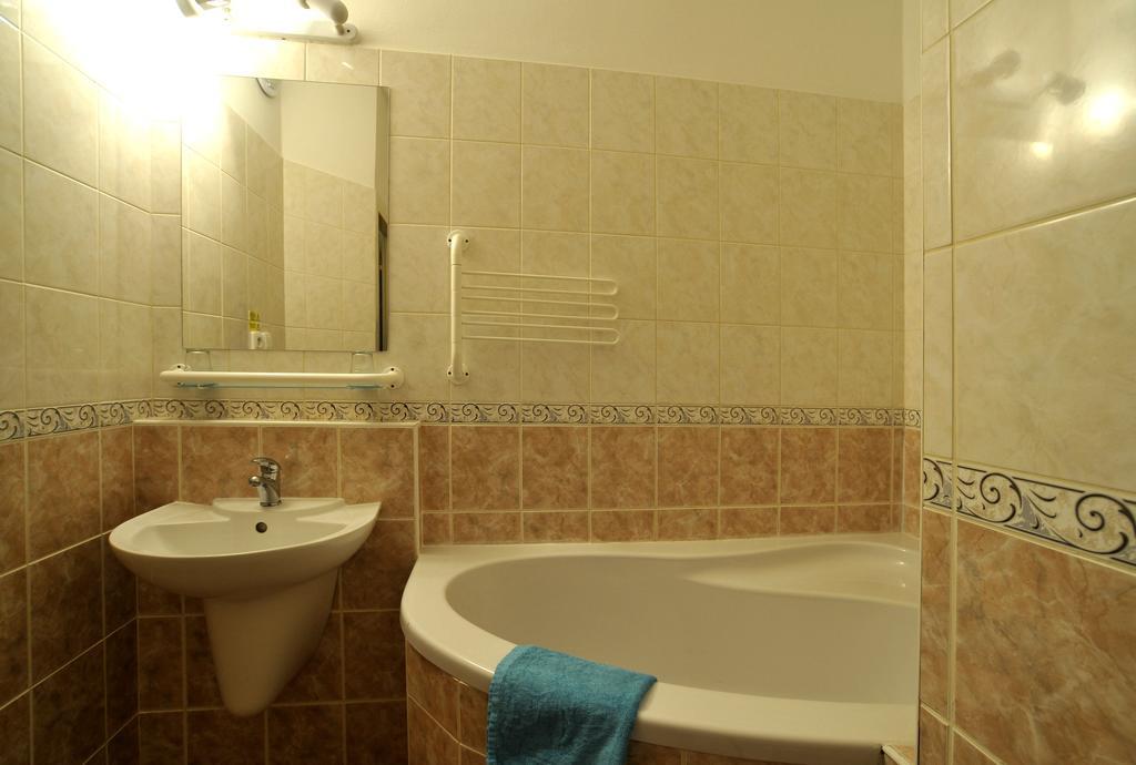 Hotel Krystal Hodonín Kültér fotó