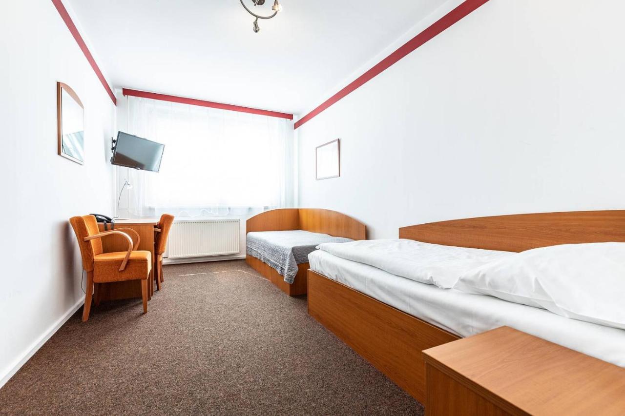 Hotel Krystal Hodonín Kültér fotó