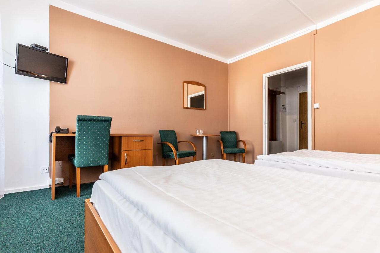 Hotel Krystal Hodonín Kültér fotó