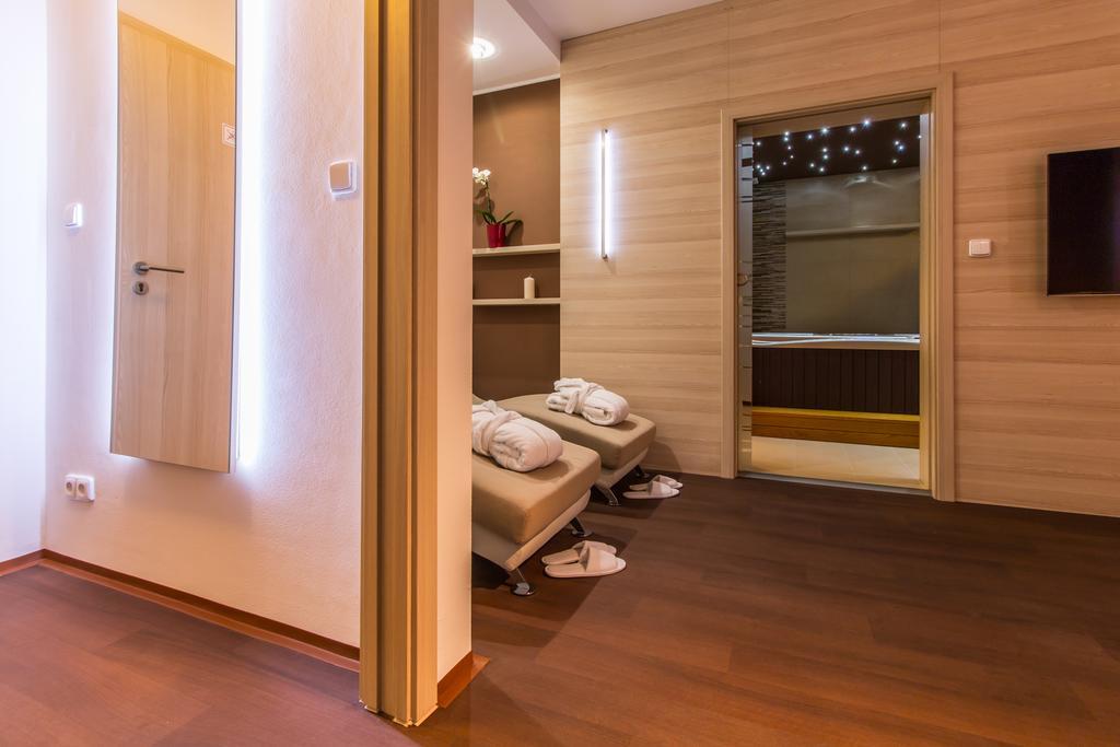 Hotel Krystal Hodonín Kültér fotó