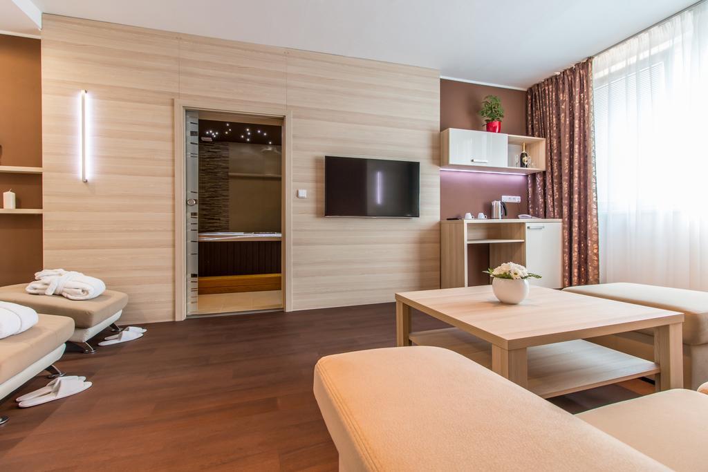 Hotel Krystal Hodonín Kültér fotó