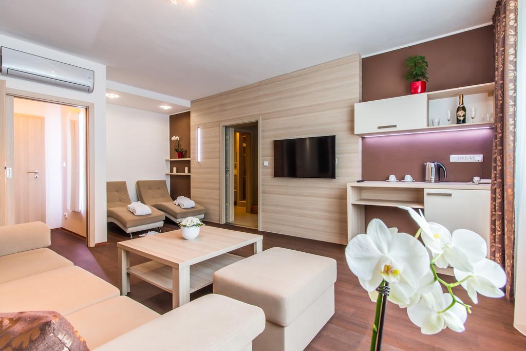 Hotel Krystal Hodonín Kültér fotó