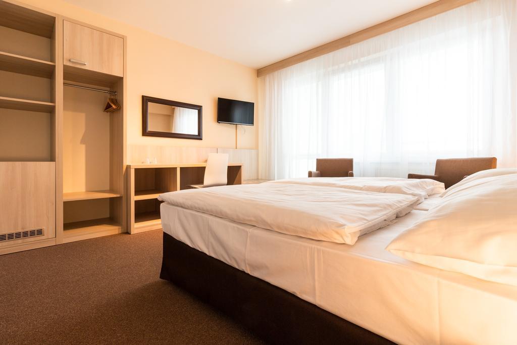 Hotel Krystal Hodonín Kültér fotó